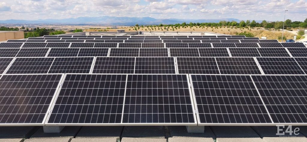 Foto de Paneles solares en colegio Miramadrid