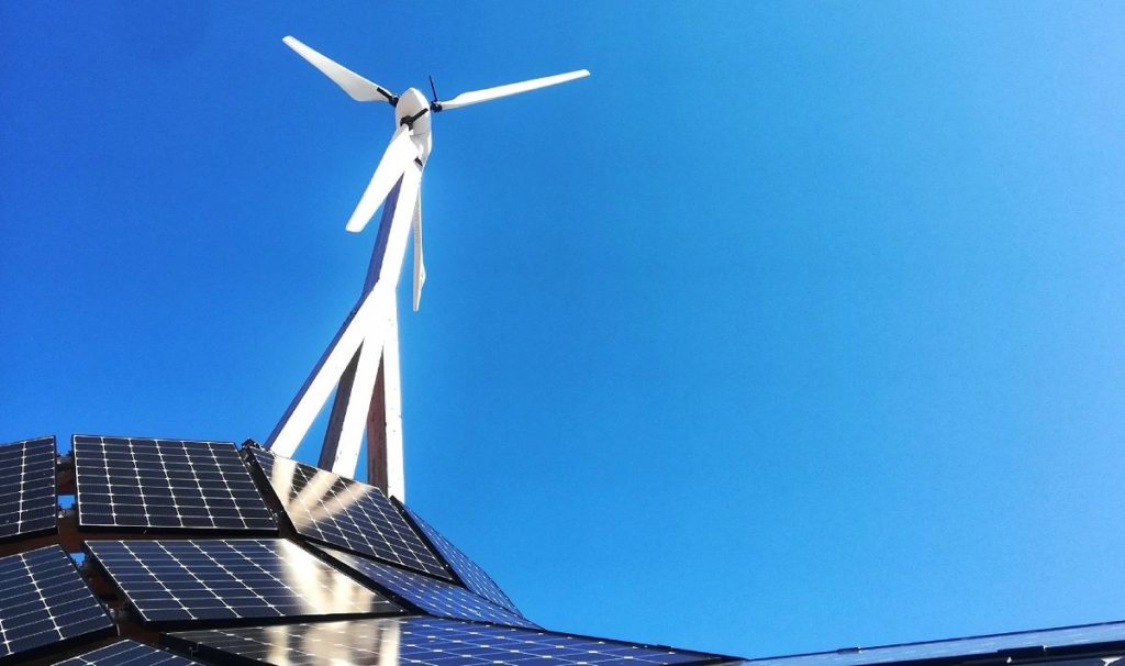 Foto de Eólica y paneles solares