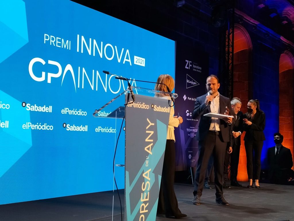 Foto de Pau Sarsanedas, CEO y fundador de GPAINNOVA, recibe el premio