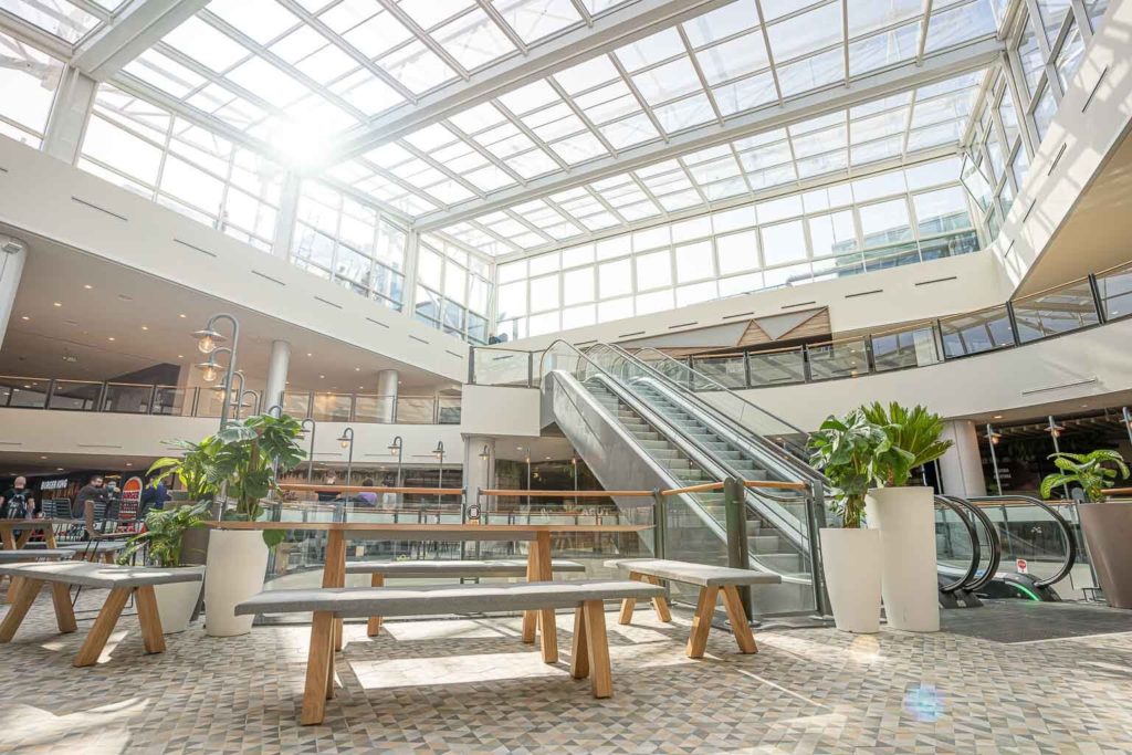 Foto de Nuevo lucernario del centro comercial La Farga